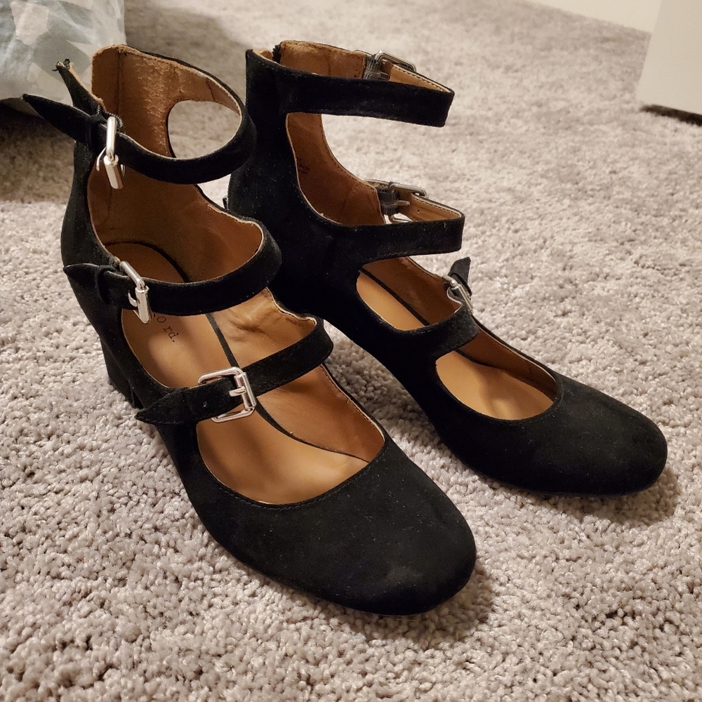 Indigo Rd strappy black heels